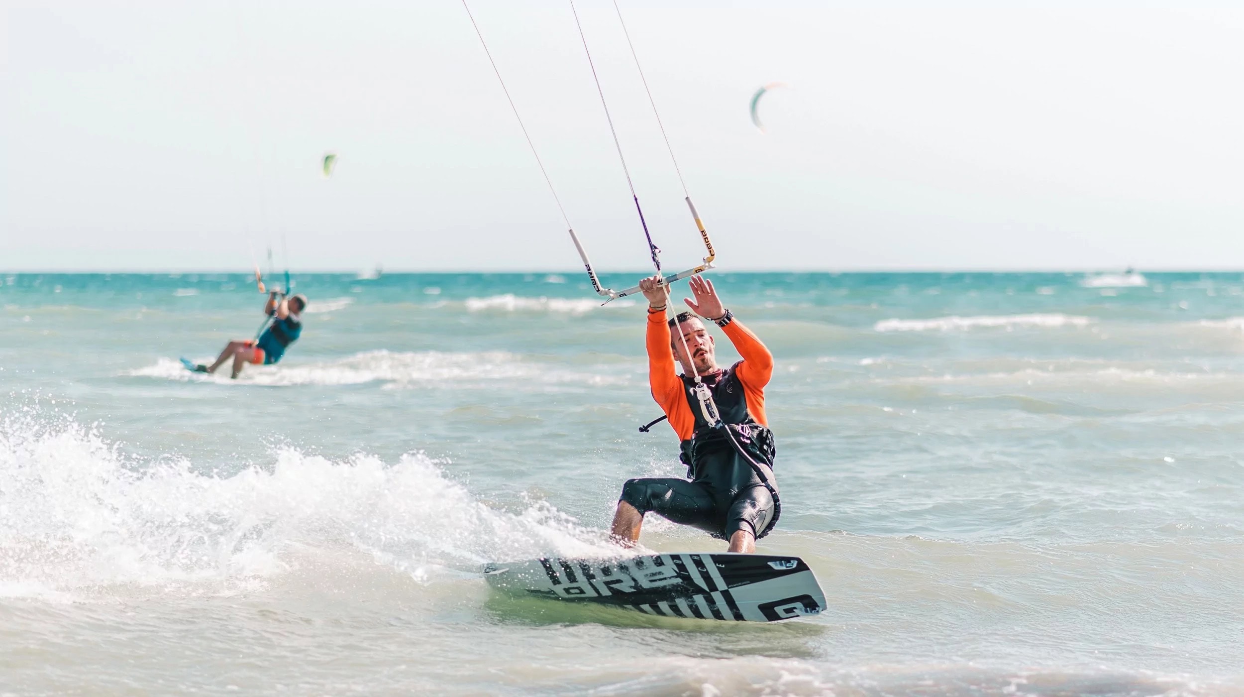 Velika Plaža, Montenegro. Водные развлечения (Кайтсерфинг)