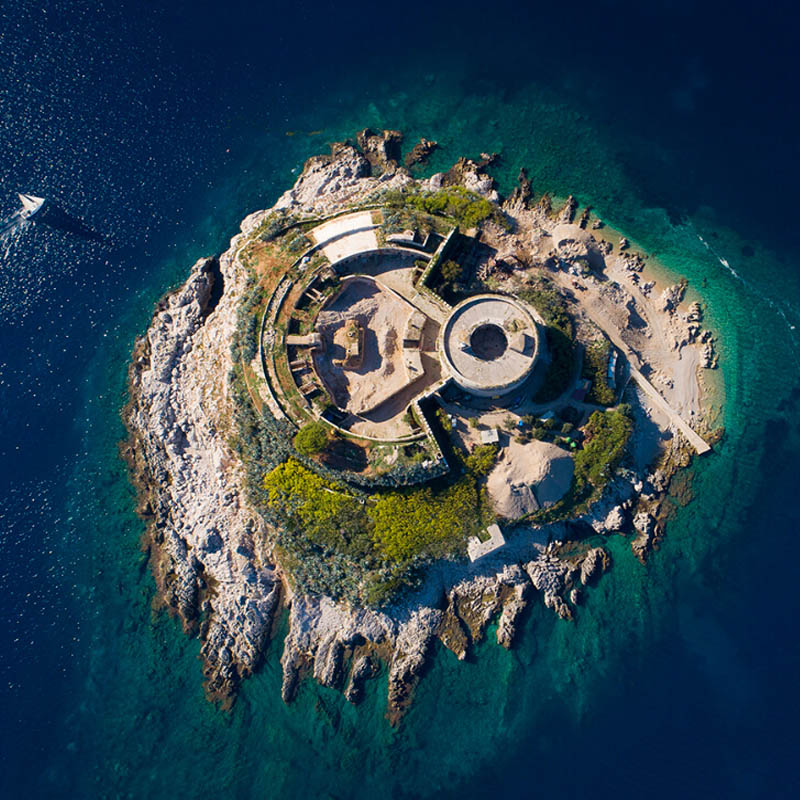 Путешествие по Боко-Которскому заливу Черногории: остров Мамула