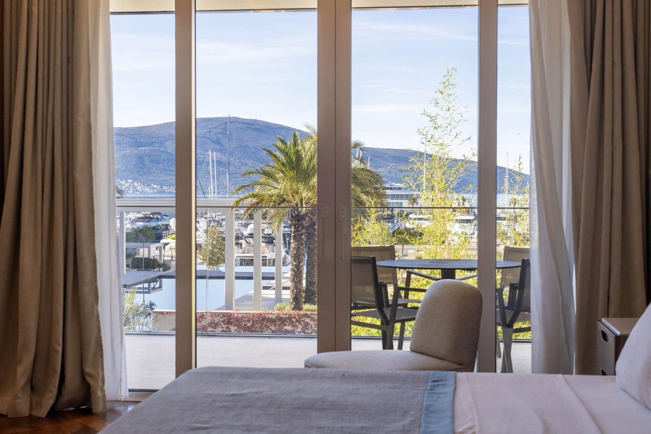 Квартира в здании Elena в комплексе Porto Montenegro в Тивате