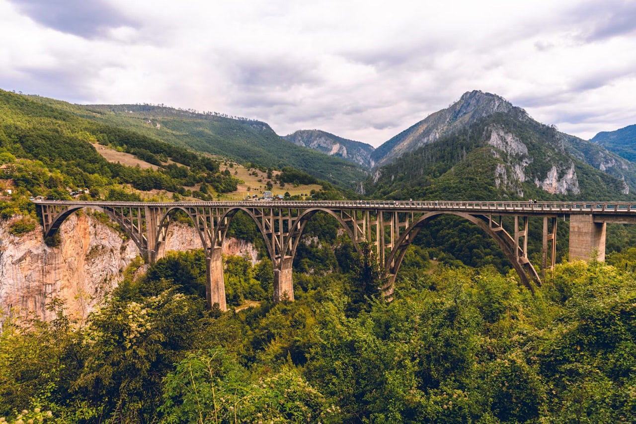 Национальные парки Черногории: Мост Джурджевича. Фото: Viacheslav Volodin