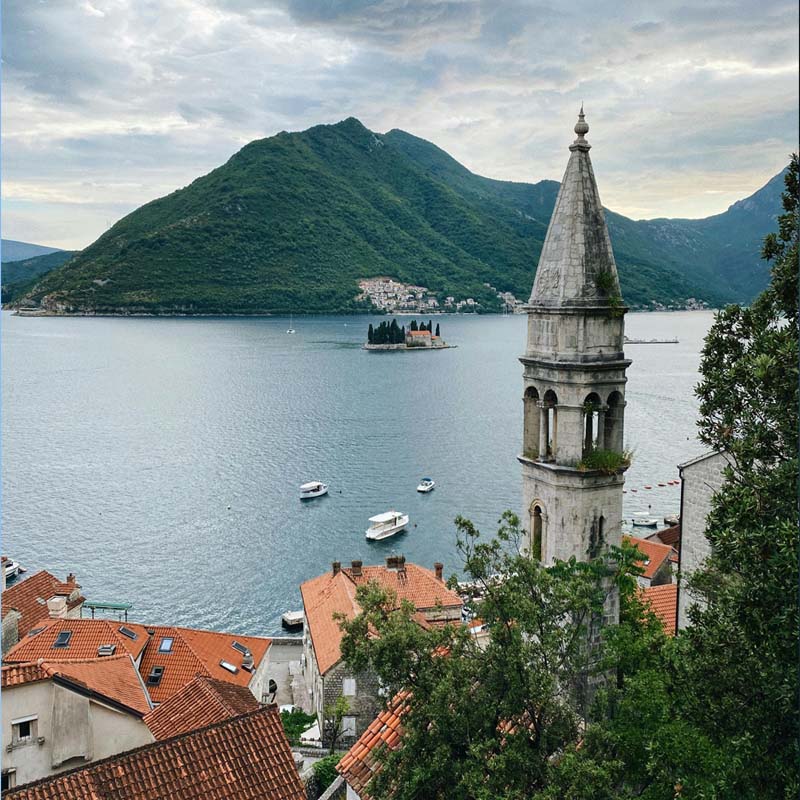 Путешествие по Боко-Которскому заливу Черногории: Пераст, колокольня церкви Святого Николая