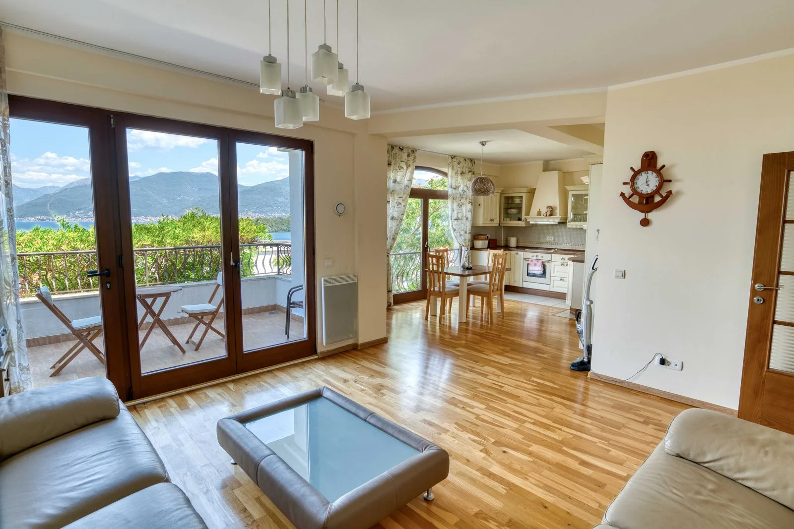 Casa 5 habitaciones 160 m² Milovici, Montenegro