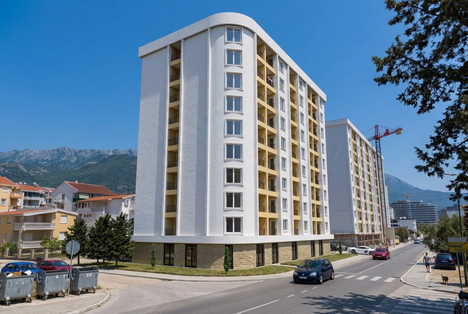 Karadağ’ın Bar şehrindeki modern konut kompleksi: balkonlu çok katlı bina ve dağ manzarası.